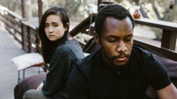 10 unglückliche Zeichen, dass du in der Liebe zu einem Mann feststeckst, der dich nicht wertschätzt