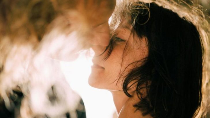 10 Zeichen, dass du emotional am Ende bist – sogar wenn du sie noch liebst