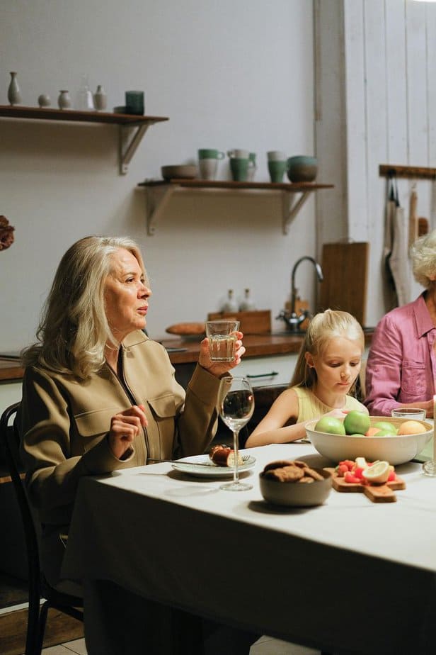 Lautes Räuspern zur Unterbrechung