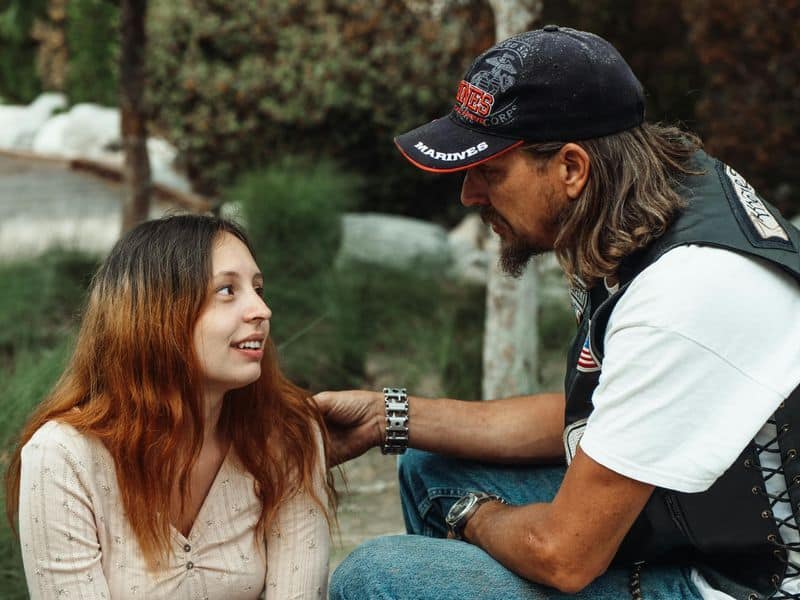 Er findet Wege, dich zwanglos zu berühren Er findet Wege, dich zwanglos zu berühren