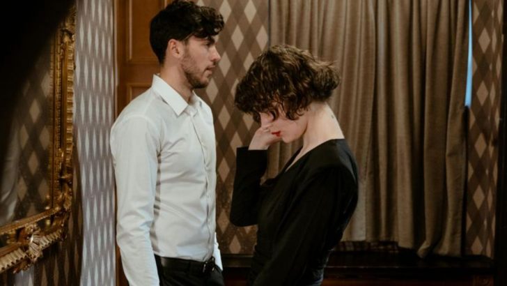 12 eindeutige Zeichen, dass er dich mag, aber Angst hat, einen Schritt zu machen