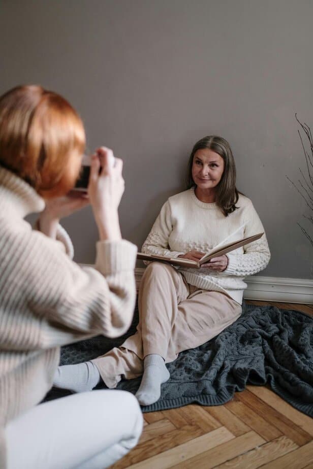 13 versteckte Zeichen, dass du von einer narzisstischen Mutter großgezogen wurdest You Felt More Like the Parent Than the Child