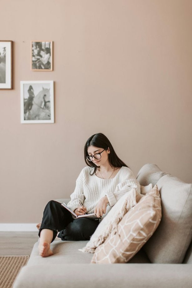 13 versteckte Zeichen, dass du von einer narzisstischen Mutter großgezogen wurdest Boundaries Were Nonexistent