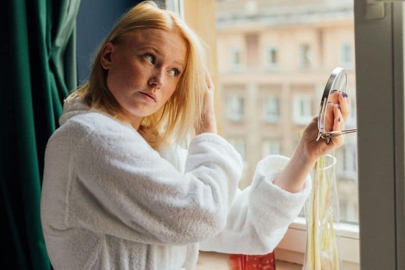 Sich anziehen, um eine bestimmte Person zu beeindrucken