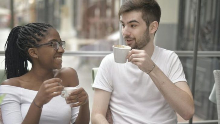 7 eindeutige Zeichen, dass dein Date verblüffend gut läuft und zu mehr führen könnte