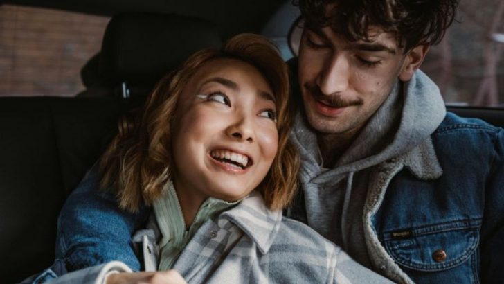 7 häufige Lügen, die Menschen in Beziehungen erzählen (und was sie wirklich bedeuten)