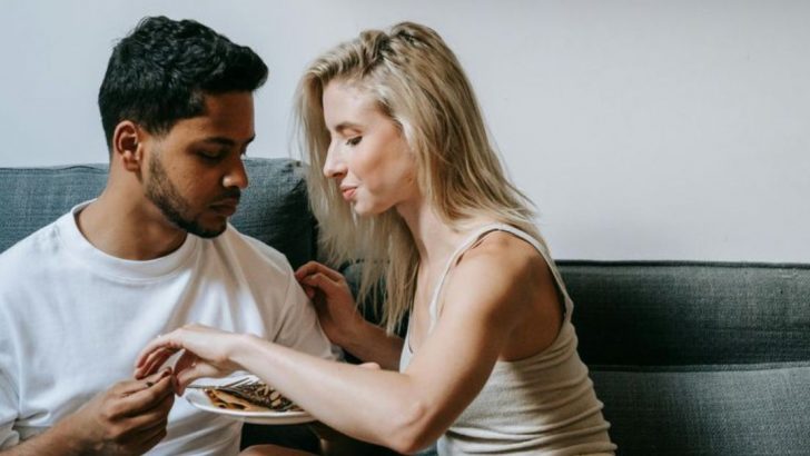 7 Lügen, die Menschen am Anfang einer Beziehung erzählen