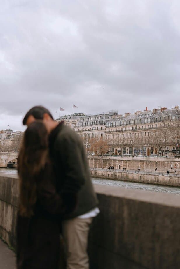 Sie zeigt konsequente emotionale Unterstützung