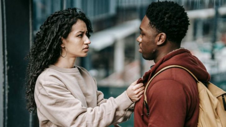 9 Zeichen, dass du mit einem emotionalen Vampir zusammen bist