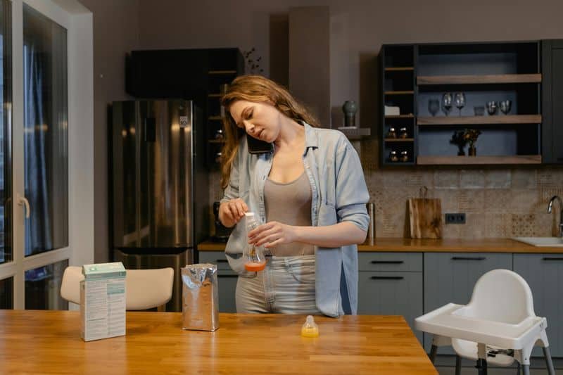 Sie benutzt die Mutterkarte, um sich der Verantwortung zu entziehen