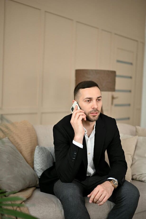 Er nimmt keine Hinweise - oder Direktheit - an