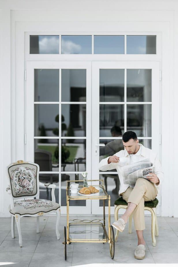 Hält die Tür für andere auf Hält die Tür für andere auf