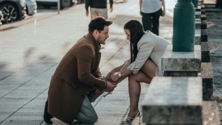 Wenn ein Mann diese 10 Dinge in der Öffentlichkeit tut, ist er ein echter Gentleman