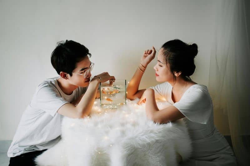 Sie erwähnt Dinge, die du vor Wochen gesagt hast