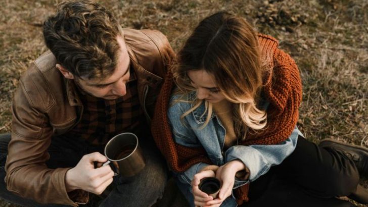 Wenn sie diese 12 Dinge sagt, bedeutet das, dass sie heimlich in dich verliebt ist