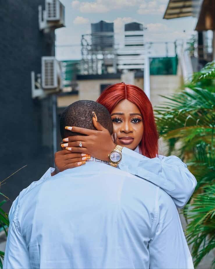 Du analysierst jede ihrer Bewegungen