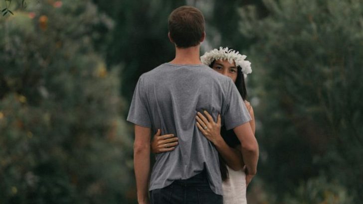 10 Dinge, die Menschen, die einsam aufgewachsen sind, in einem Partner brauchen