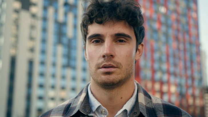 10 Hauptunterschiede zwischen einem Narzissten und einem wirklich selbstbewussten Kerl