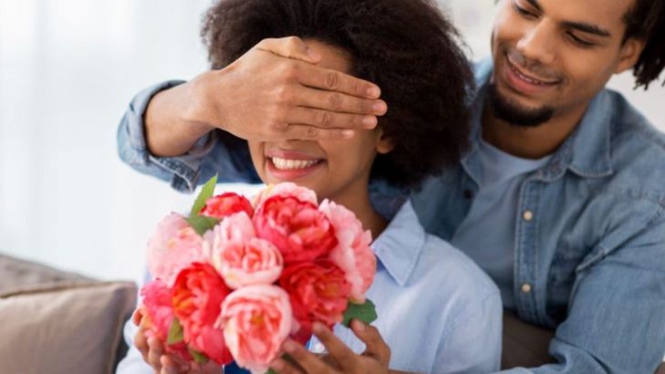 10 “Romantische” Dinge, die Männer tun und die Frauen insgeheim hassen