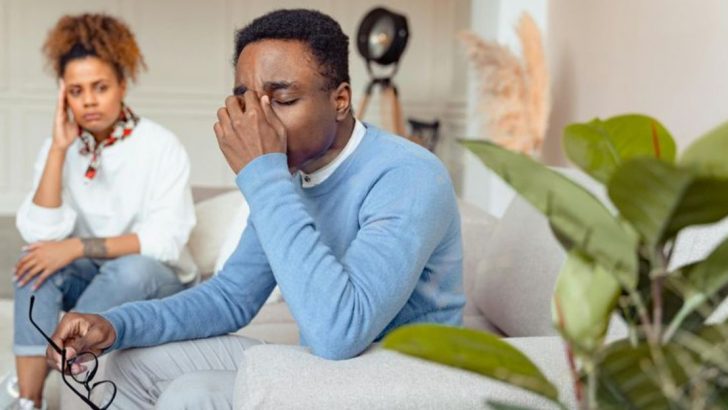 10 subtile Warnzeichen, die du vermissen könntest, wenn du einen kürzlich getrennten Mann datest