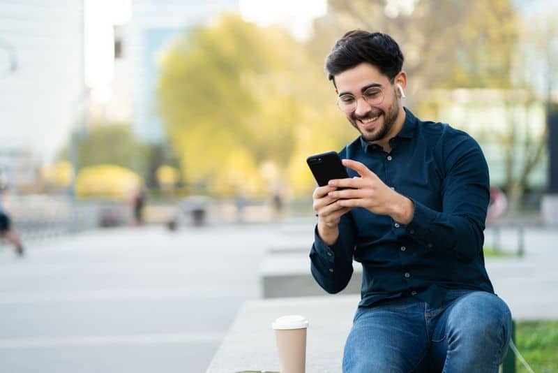 Jedes Detail deines Tages teilen Jedes Detail deines Tages teilen