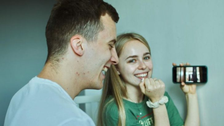 10 Zeichen, dass er noch nie eine Freundin hatte (und das merkt man)