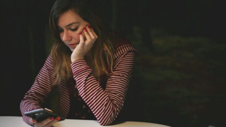 10 Zeichen, dass sie das Interesse verliert &ndash; sogar wenn sie immer noch zur&uuml;cktextet