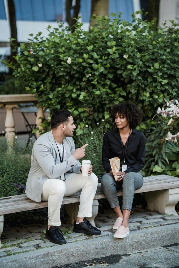 Er erinnert sich an winzige Details über dich Er erinnert sich an winzige Details über dich