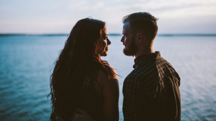 11 Zeichen, dass sie eine Frau ist, an der es sich festzuhalten lohnt