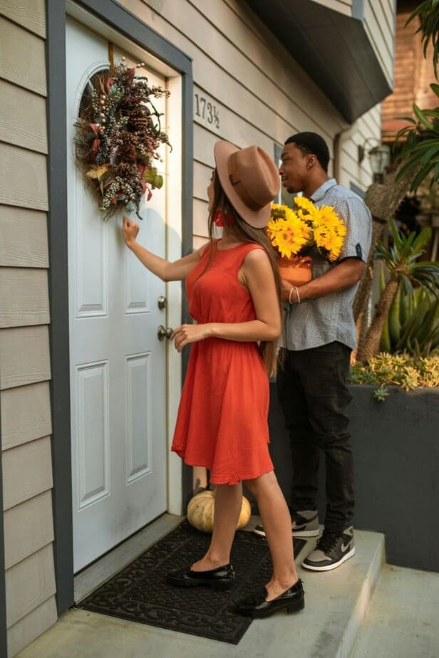 Sie stellen dich Freunden und Familie vor