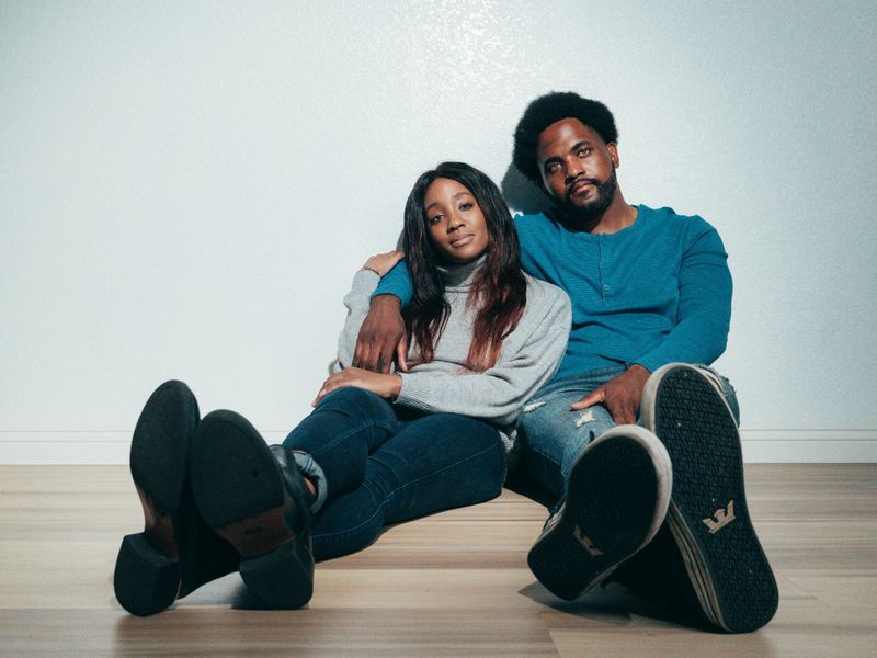 12 Subtile Zeichen, dass die "Liebe" in deiner Beziehung in Wirklichkeit Besessenheit ist They Try to Isolate You