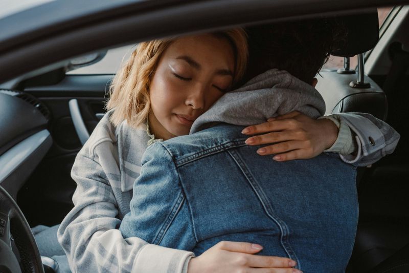 12 Subtile Zeichen, dass die "Liebe" in deiner Beziehung in Wirklichkeit Besessenheit ist They Constantly Seek Reassurance