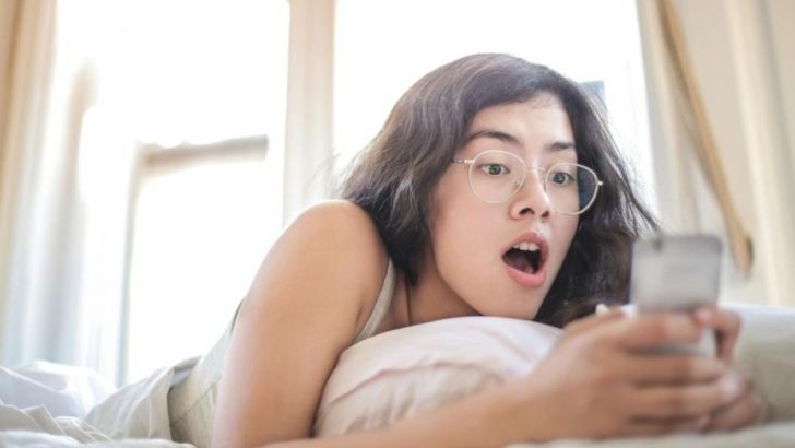 12 Dinge, die Frauen heimlich über ihre Partner googeln