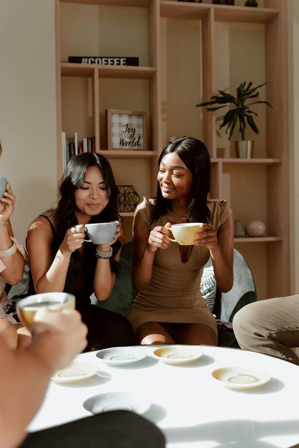 Du ertappst Menschen dabei, wie sie dich ansehen - und dann wegschauen Du ertappst Menschen dabei, wie sie dich ansehen - und dann wegschauen