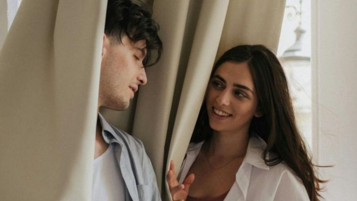 13 Wege, wie du diejenige bist, an die er ständig denkt