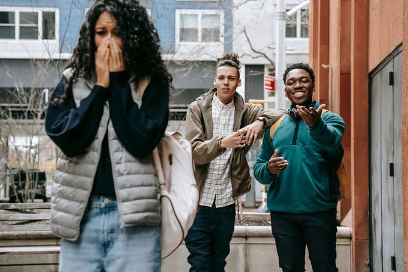 Wie sprichst du &uuml;ber Menschen, die nicht im Raum sind?
