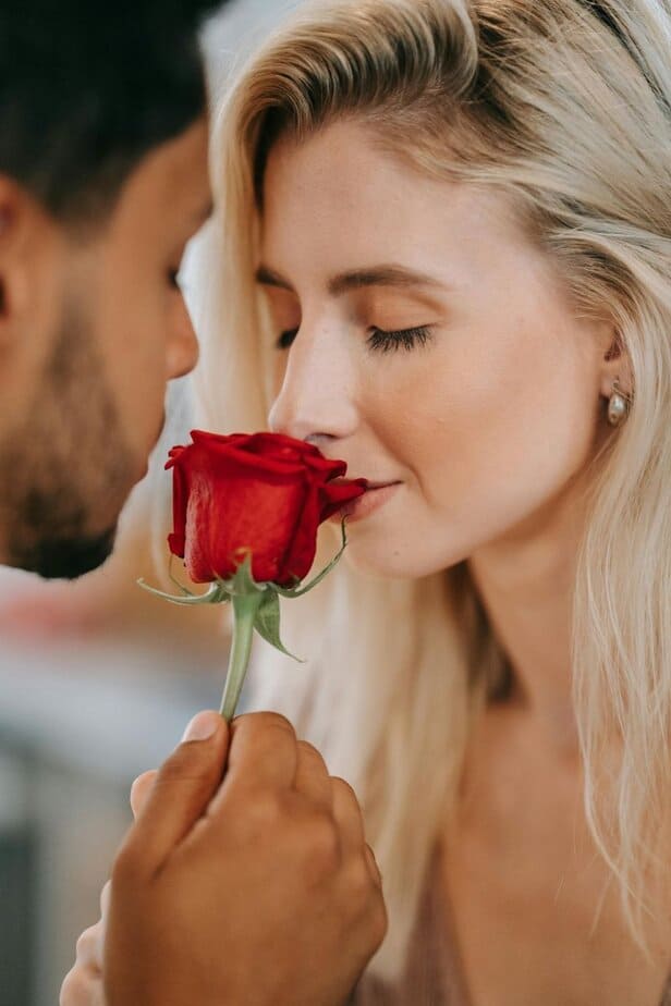 Du ignorierst ihre Schwächen oder machst Ausreden Du ignorierst ihre Schwächen oder machst Ausreden