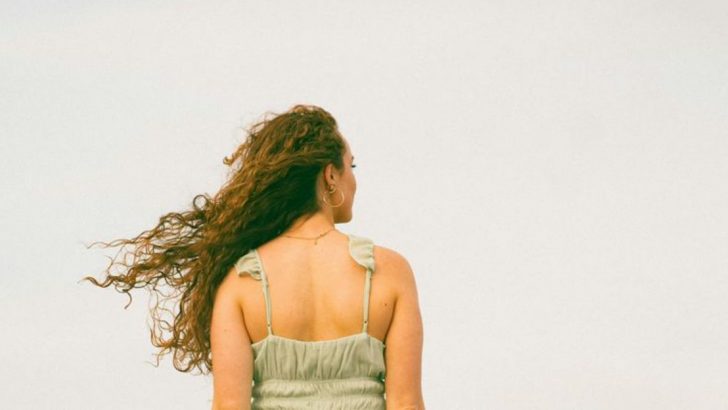 7 Zeichen, dass eine Frau eine wirklich sanfte Seele hat, auch wenn sie kalt erscheint