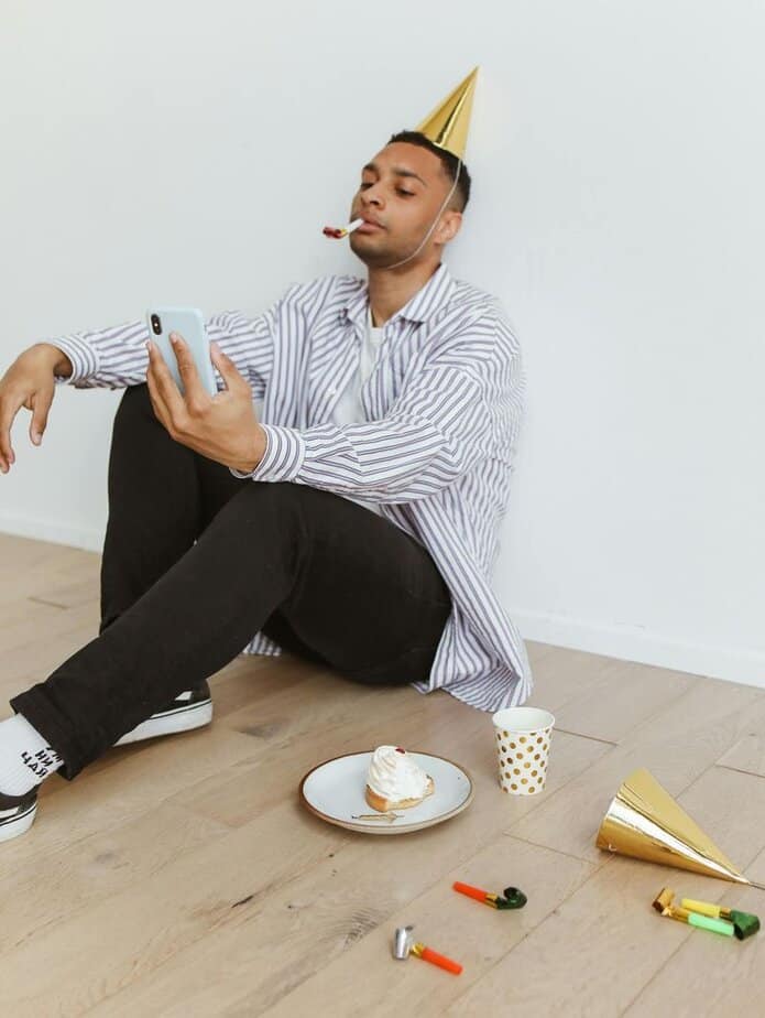 Sich aus sozialen Beziehungen zurückziehen Sich aus sozialen Beziehungen zurückziehen