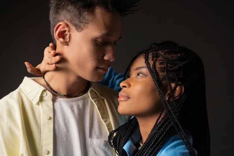 Ihre Augen und die Art, wie sie sie anschaut