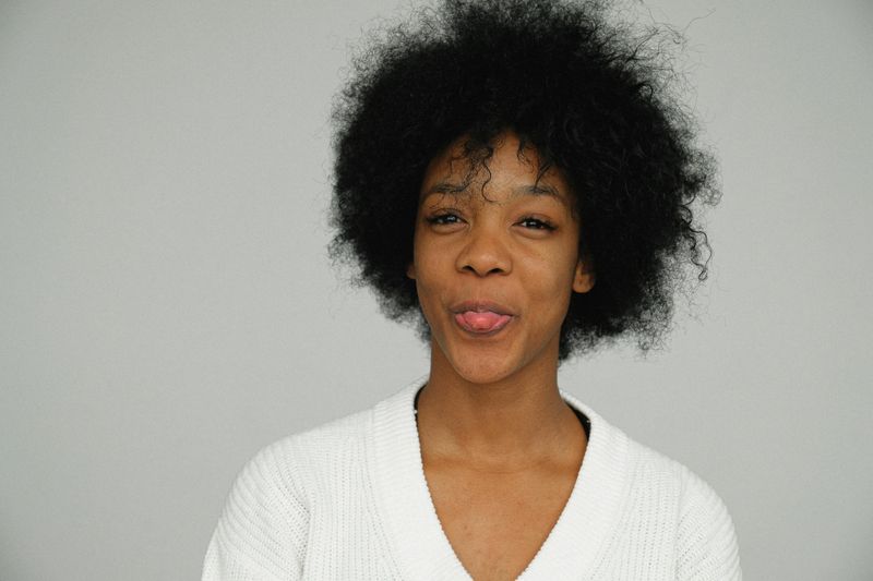 Vorgeben, jemand zu sein, der sie nicht ist Vorgeben, jemand zu sein, der sie nicht ist