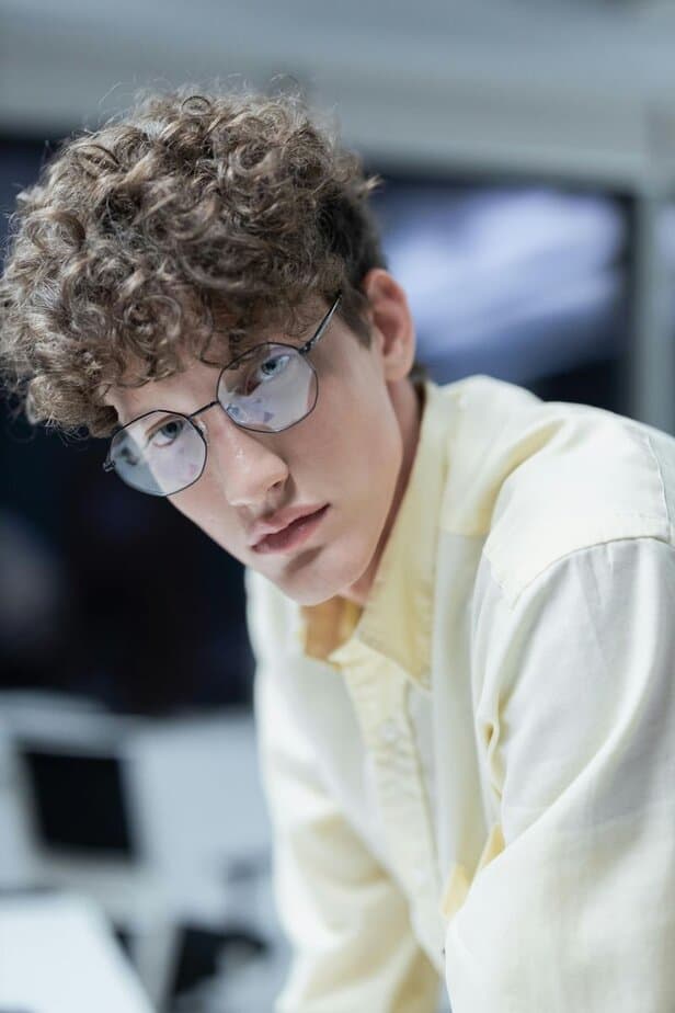 8 Männertypen, die statistisch gesehen mit größerer Wahrscheinlichkeit betrogen werden The Emotionally Disconnected Partner