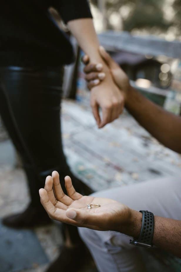 Kleine Unaufrichtigkeiten, Auslassungen oder Geheimniskrämerei