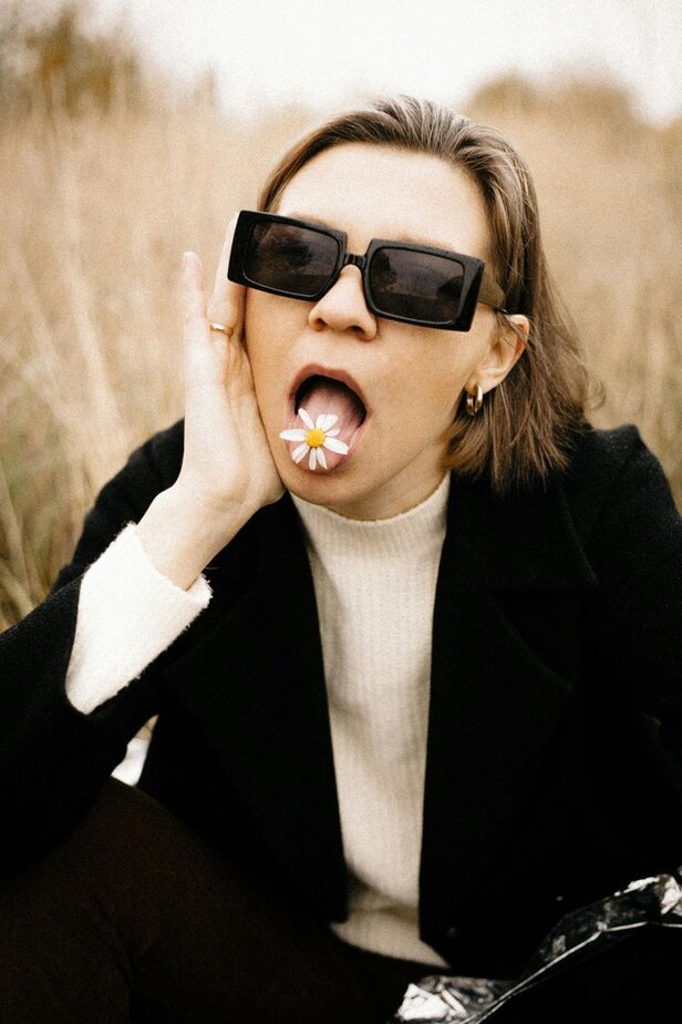 Ablenkung mit Humor oder Selbstironie