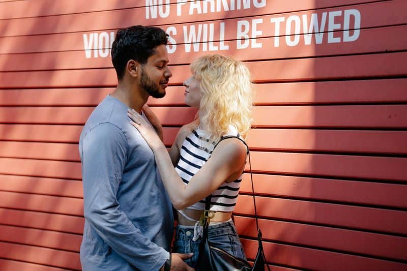 Sie finden Ausreden, um dich zu berühren Sie finden Ausreden, um dich zu berühren