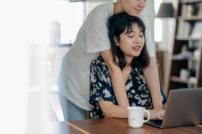 Er zeigt nur Zuneigung, wenn er etwas will Er zeigt nur Zuneigung, wenn er etwas will