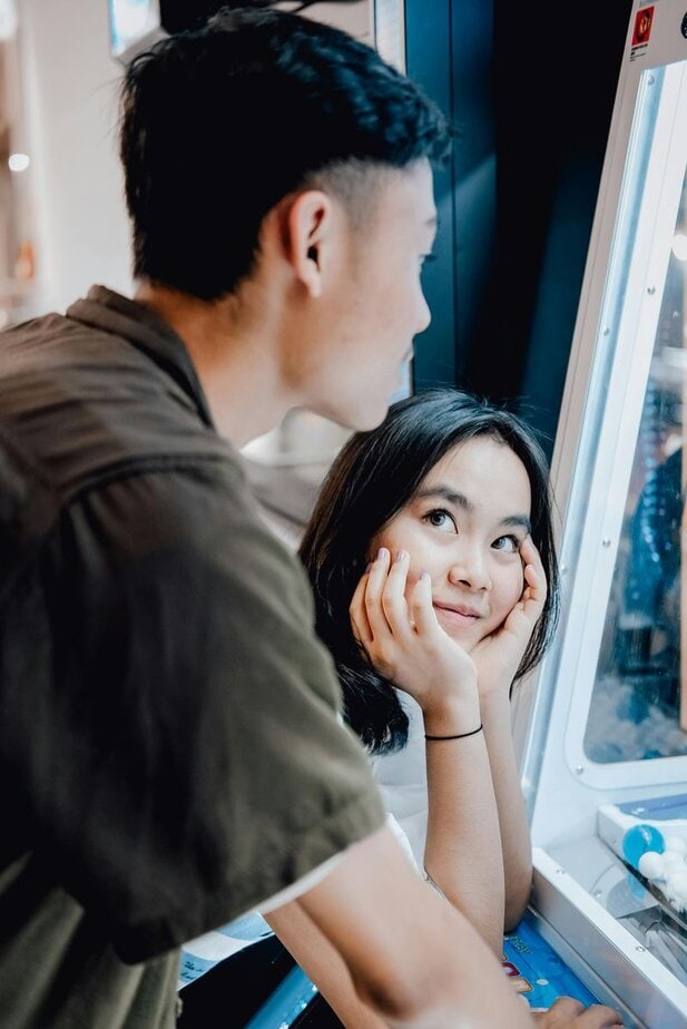 Er zeigt kein Interesse an deinem Leben Er zeigt kein Interesse an deinem Leben