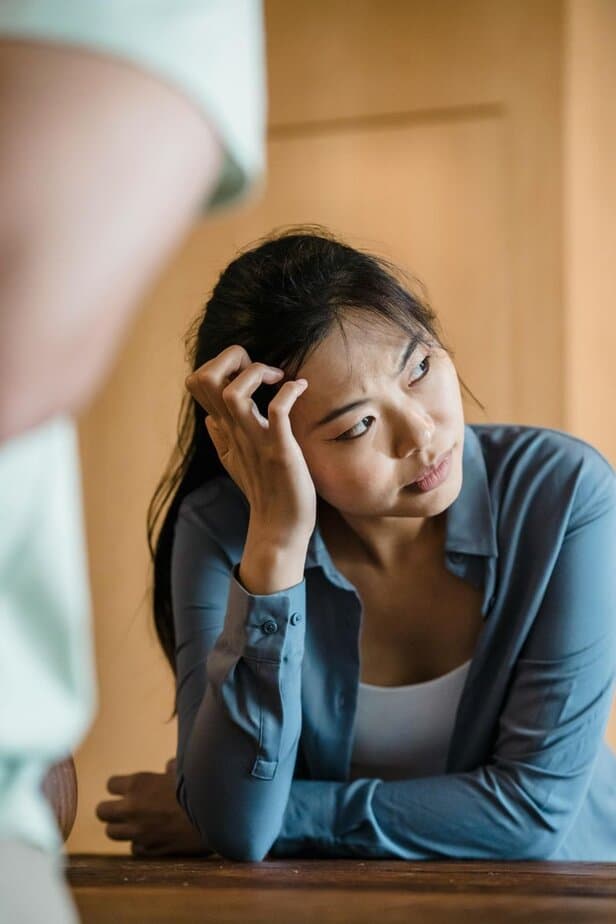 Schwarz-Weiß-Denken über Menschen und Situationen Schwarz-Weiß-Denken über Menschen und Situationen