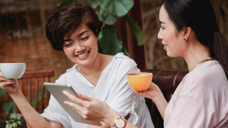 9 einfache Angewohnheiten, die dich sofort sympathischer machen