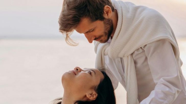 9 Warnzeichen, die zeigen, dass er nur so tut, als würde er dich lieben